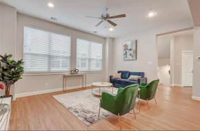 Luxury townhouse 3Beds/3.5Bath less than 5 mins from all Hot spots in Houston